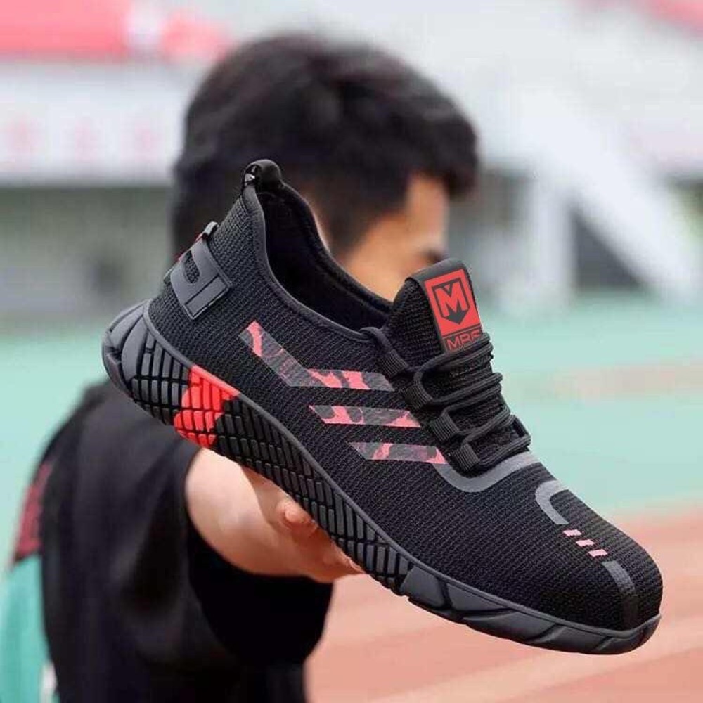 Safe shoes for man with steel toe shoes